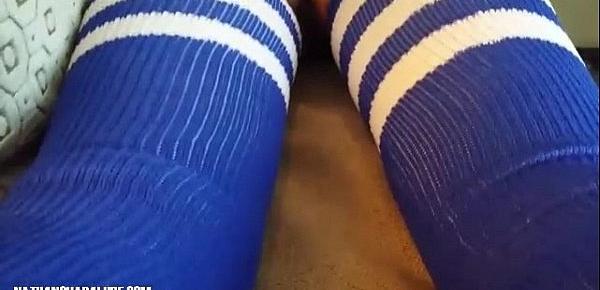  Isis Xue (Isis Cui) Wearing Thigh-high Socks